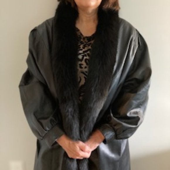 REVILLON PARIS BLACK LEATHER TUXEDO COAT - Picture 4 of 4